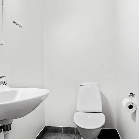 4 Bedroom In * Гростен