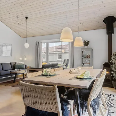 4 Bedroom In Holiday home